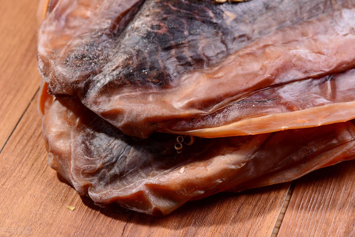 烤鱿鱼干的做法，烤鱿鱼干的做法微波炉（鱿鱼干的应该怎么做）