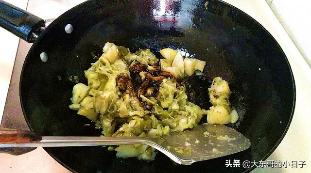 烩茄子的家常做法，豆酱烩茄子的家常做法（夏天常吃当饭当菜都可以）