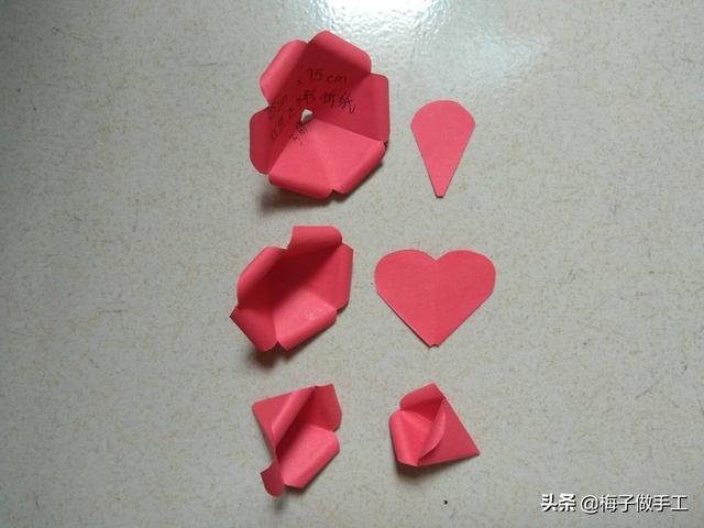 用卡纸做玫瑰花，简单又好看的手工折纸玫瑰花（梅子教你DIY玫瑰花折纸）