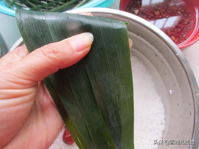 三角粽怎么包慢动作，三角粽怎么包慢动作图解（三角粽最详细的包法）