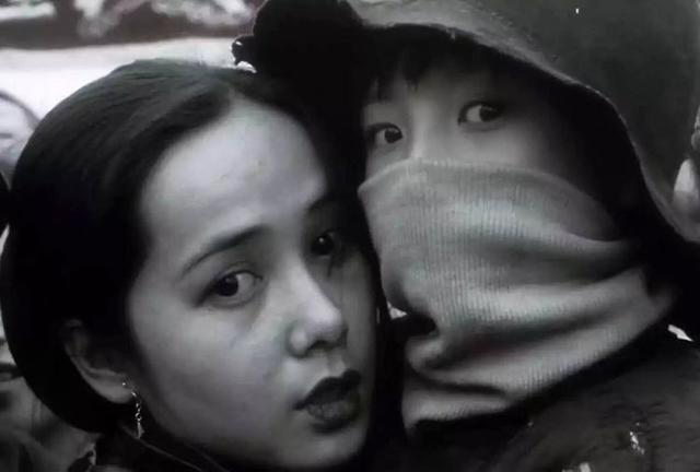 演员王海燕第一任丈夫是谁，演员王海燕第一任丈夫是谁啊（二婚嫁张嘉译育有一女）