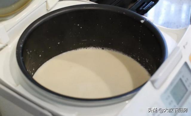 油豆腐的制作技术，油豆腐怎么做才不会老（大叔家的客家菜：自制油豆腐）