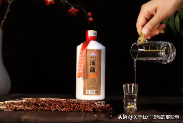 白兰地是属于什么酒，白兰地是什么酒（为啥全世界都爱喝白兰地）