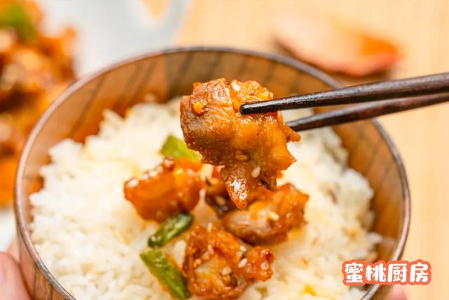 掌中宝是鸡的哪个部位图解，掌中宝是鸡的哪个部位（鸡身上的“黄金部位”）