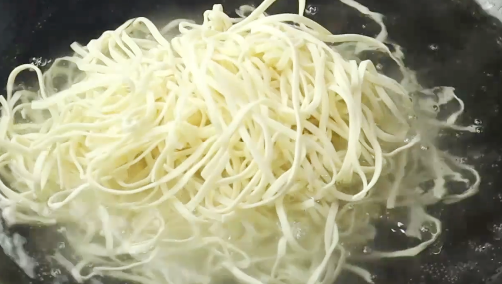 图片[4]-【黄瓜丝凉拌面】做法步骤图 面条爽滑劲道 比买的好吃-起舞食谱网