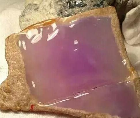 紫云母适合什么人佩戴，紫云母手镯的功效和作用（宝石新星——紫云母）