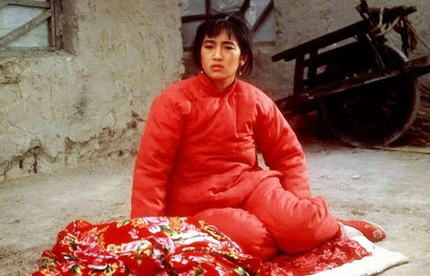 巩俐为何与二任丈夫离婚，巩俐被张艺谋