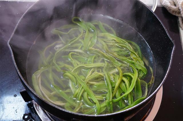 贡菜是什么菜做的，贡菜到底是什么菜（碰上这菜我从不放过）