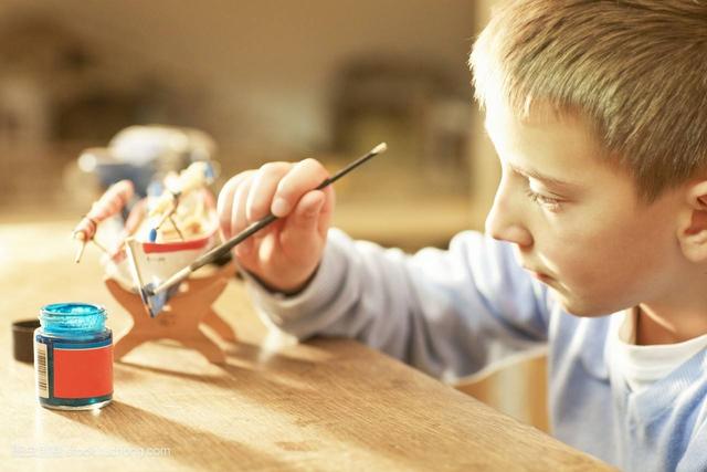 如何让孩子集中注意力，如何让孩子的注意力快速集中（家长做到这些有效提高孩子注意力水平）