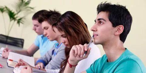 雅思和托福哪个好考，考雅思和托福哪个更容易一些（托福和雅思考试哪个难度更大）