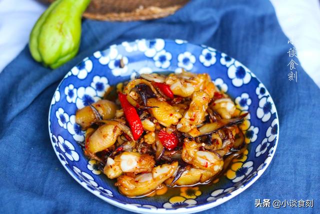 鸡脚筋在什么部位，鸡筋是哪个部位（鸡爪中最好吃的部位）
