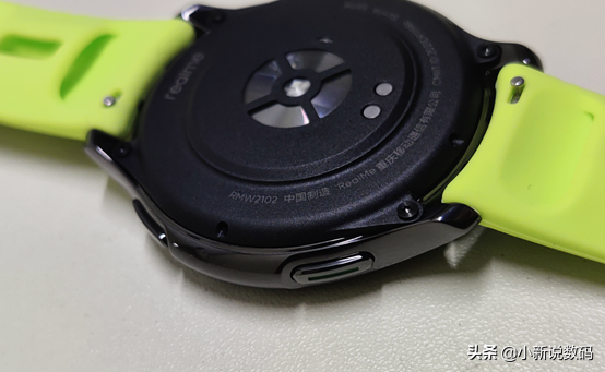 适合年轻人的手表潮牌 ，年轻潮流手表品牌（真我手表T1开箱年轻人的潮牌手表应该怎么做）