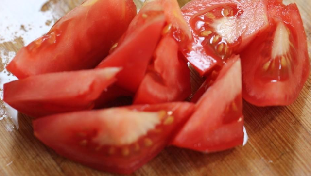 白玉菇不焯水有毒吗，白玉菇做汤用焯水吗（白玉菇这样做太美味了）