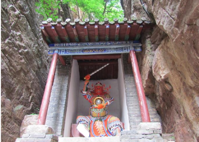 僧、尼、道共居一山修行  承德丰宁白云古洞景区，僧、尼、道共居一山修行（有一桥飞架两山之间的千年古刹）