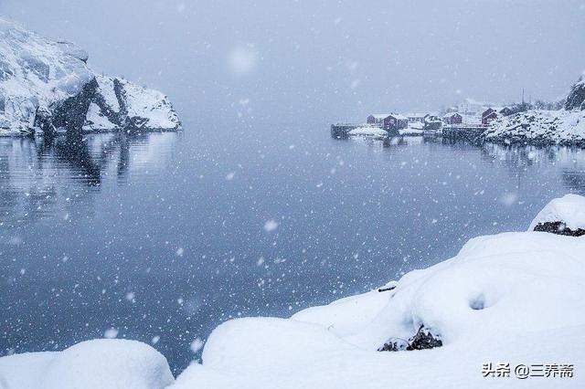 独钓寒江雪上一句，独钓寒江雪的前一句是什么（独钓寒江雪”不是“千万孤独”）