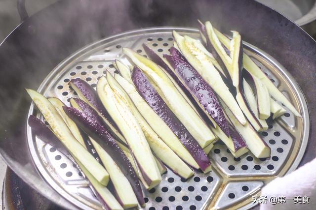 蒜蓉家常茄子做法教程，蒜蓉茄子的家常做法步骤（饭店的蒜蓉茄子为啥好吃）
