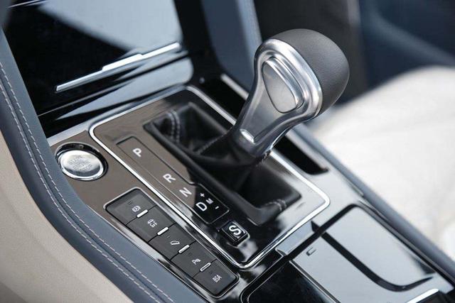 自动挡怎样踩刹车，自动挡怎样踩刹车车不用晃（自动档车型挂P档时为什么要踩刹车）