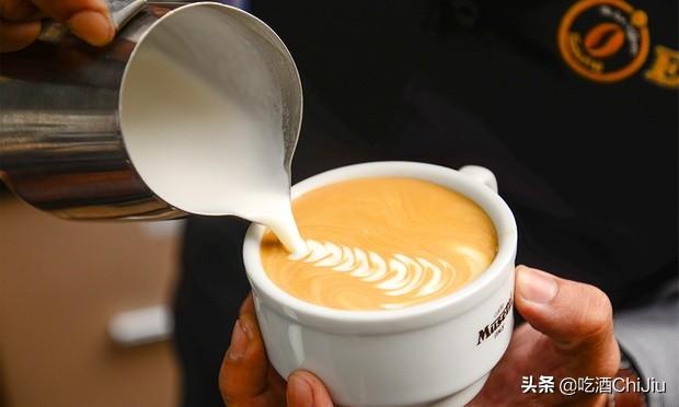 玛奇朵奶茶是不是含咖啡，玛奇朵有没有咖啡成分（姑娘想点的“焦糖玛奇朵”）