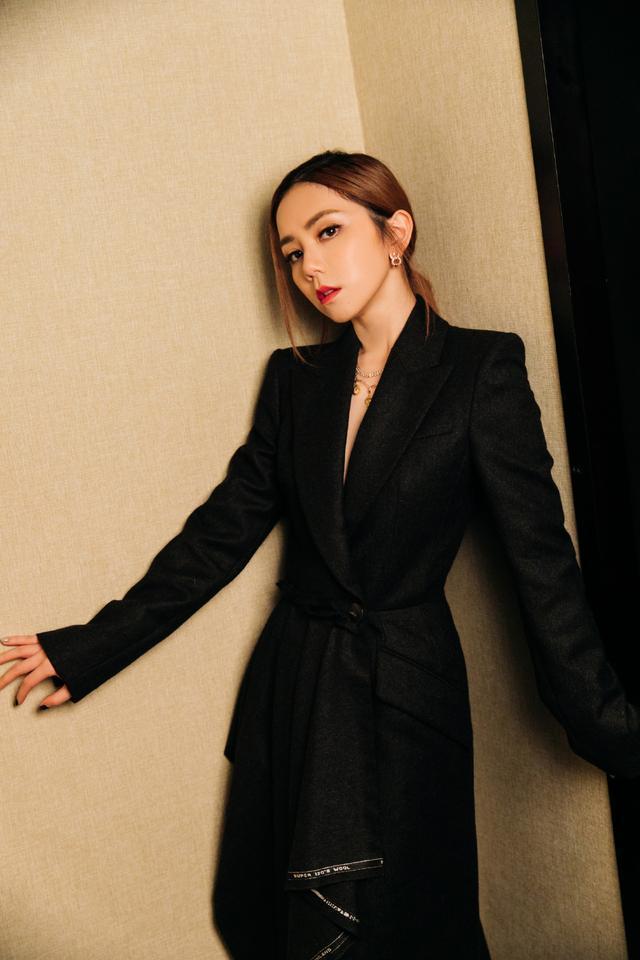 金鱼嘴的人面相如何,有一种亲姐叫邓紫棋!