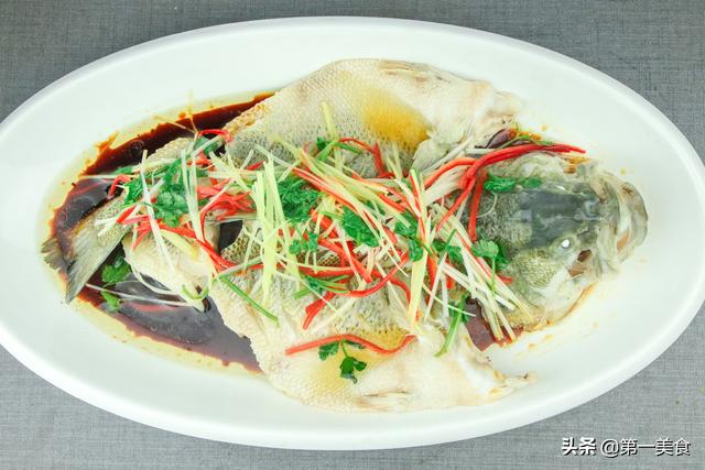 鲈鱼蒸多久最佳时间，一斤鲈鱼蒸多久最佳时间（不然鲈鱼不鲜也不嫩）