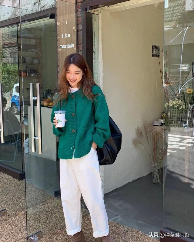 透明校服这样穿可以避免尴尬，透明校服这样穿可以避免尴尬嘛（这3种风格美呆了）