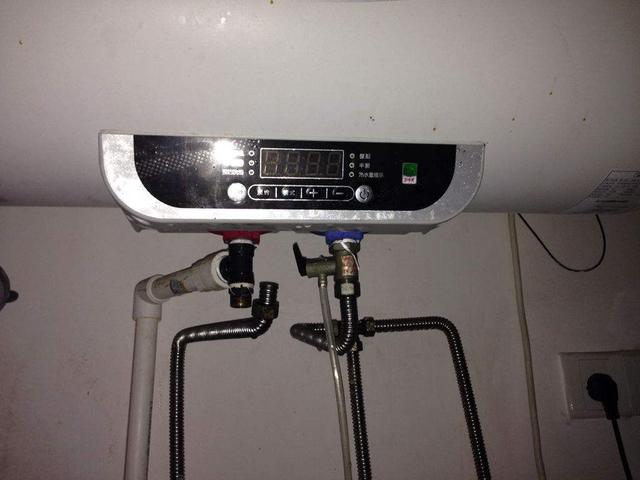 热水器出水口漏水怎么办，热水器漏水应该怎么办（热水器安全阀滴水）