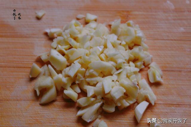 素炒油麦菜怎么做好吃，素炒油麦菜怎么做好吃窍门（比蒜香味更好吃）