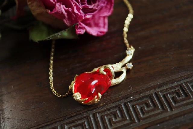 双鱼座戴什么宝石，双鱼座的星座宝石（专属十二星座的宝石）