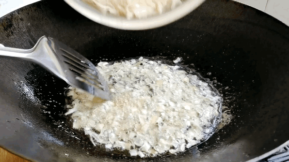 洋芋擦擦的做法，洋芋擦擦的制作做法（西北特色美食洋芋擦擦）