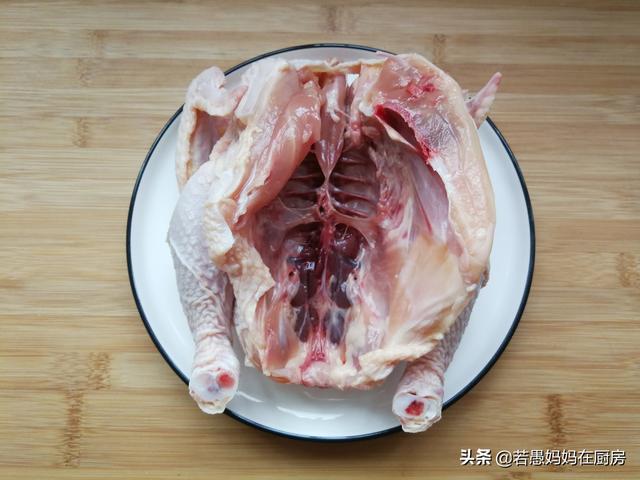 烤鸡用烤箱怎么烤 烤箱烤鸡的制作方法，烤鸡用烤箱怎么烤（儿子说烤一个不够解馋）