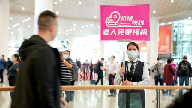 深圳机场快线，深圳机场到广州机场轻轨时刻表（深圳机场快线推无陪老人免费接机爱心服务）