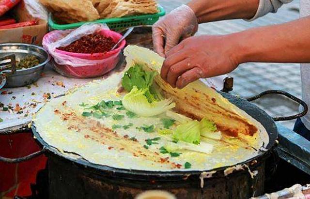 正宗滕州菜煎饼的做法，滕州美食菜煎饼（山东煎饼做法这么简单）