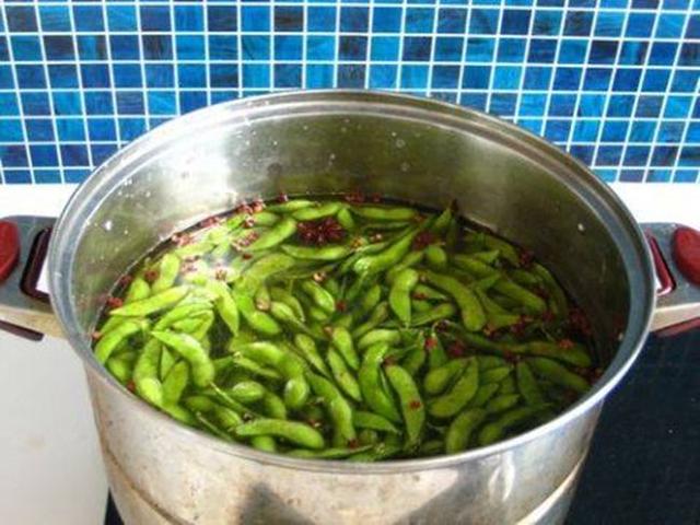 卤毛豆怎么做，麻辣毛豆怎么做（“调料”是关键）