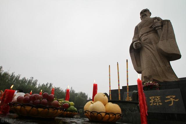 上坟是祭祀吗，不少人说上坟烧纸是落后的民俗祭祀（上坟是祭祀吗）