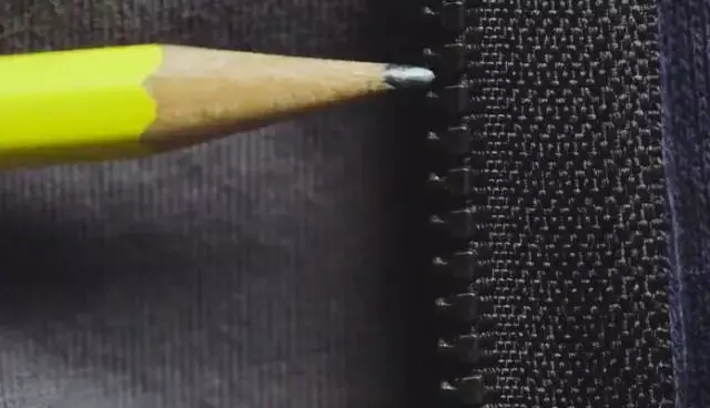 裤子起球怎么快速去掉，衣服起毛用什么办法把它去掉（裤子不合身……教你一招）