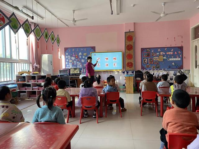 可爱小绵羊，可爱的小绵羊视频（《可爱的小绵羊》图片）