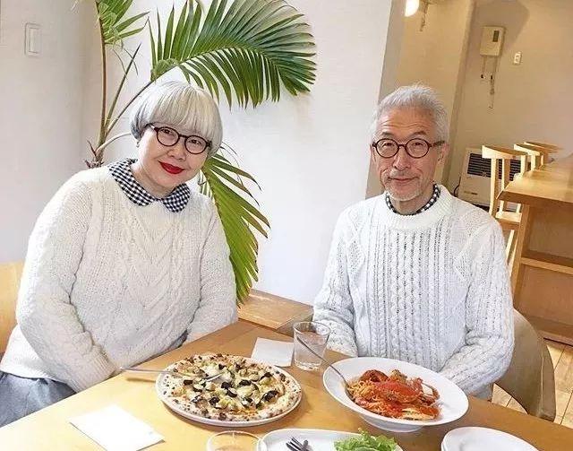 两人相爱到老的网名，相约到老的超霸气情侣网名：冇沵巳足够╭ | 莫名的想念╭微信昵称（牵手看展览吃大餐）