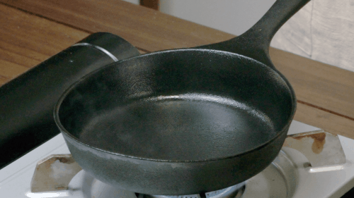 铸铁锅如何开锅,铸铁锅开锅方法(你的铸铁锅能用五十年)