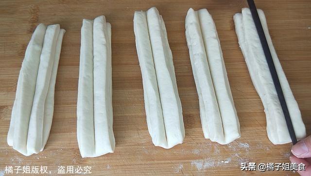 圖片[5]-【迷你小油條】做法步驟圖 一頓20個不夠吃 全家人都喜歡-起舞食譜網(wǎng)