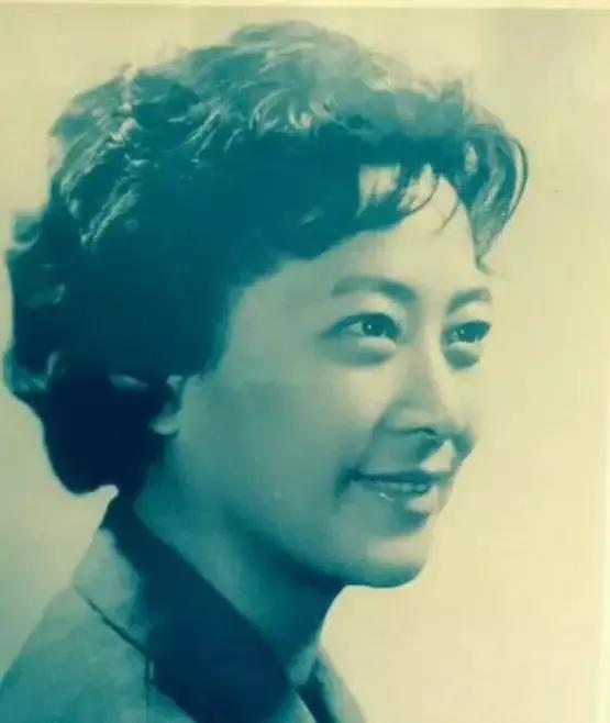 玢怎么读，玢怎么读人名（左大玢：16岁陪毛主席跳舞）