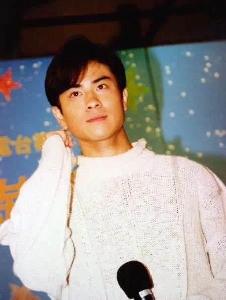 8任女友无缝对接、脚踩多条船，郑嘉颖凭啥能娶到小21岁白富美？