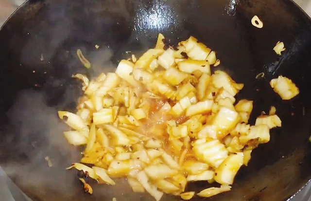 白菜炖粉条的家常做法，家常菜白菜炖粉条的做法（大厨教你这样做）