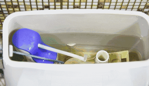 厕所黄污渍怎么去除，厕所发黄清洗的小妙招（保洁阿姨这个小妙招）