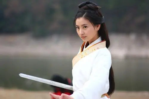 微微一笑很倾城演员表，微微一笑很倾城电视剧演员表（《甄嬛传》已过10年）