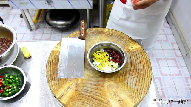 土匪猪肝的做法，土匪猪肝正宗做法是什么（厨师长教你土匪猪肝的做法）