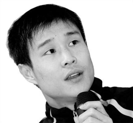 小沈阳所有歌曲，小沈阳蒙面唱将猜猜猜歌曲（走到今天该怪谁呢）