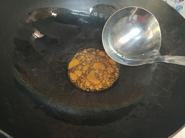 炖排骨什么时候放盐最好，炖排骨汤时什么时候放盐好（难怪排骨发柴不软烂）