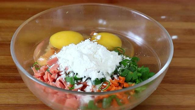 辣椒鸡蛋饼的做法，鸡蛋葱油饼制作方法（辣椒这样做实在太好吃了）