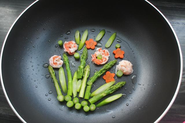 超市买的芦笋要不要削皮，打几个鸡蛋一起煎倍有面