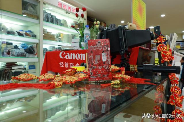 佳能2470二代，佳能2470镜头一代二代区别（佳能28-70/2.0与24-70/2.8二代差别多大）